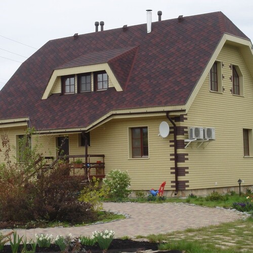 Полувальмовая кровля
