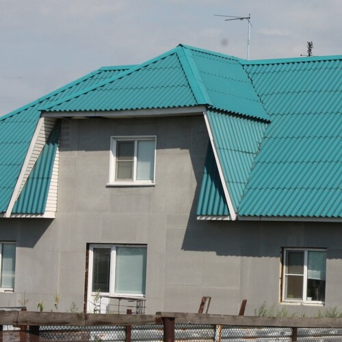 Полувальмовая кровля из шифера