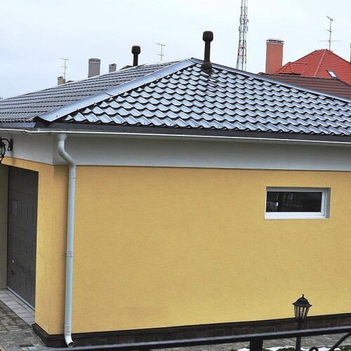 Четырехскатная стальная крыша