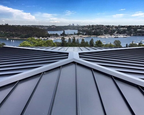 Шатровая крыша из сэндвич панелей